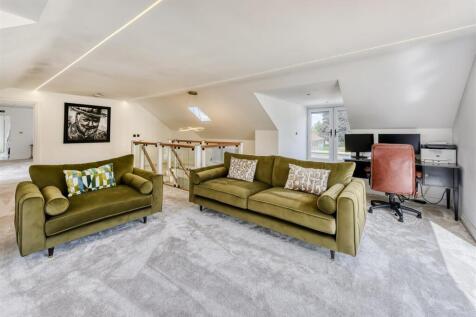 Meadow View-living4.jpg