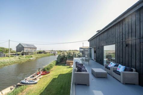 First Floor Balcony, Garden &amp; River Views