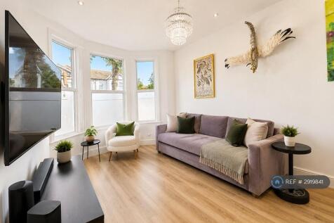 Colchester Road, London, E10 photo 4