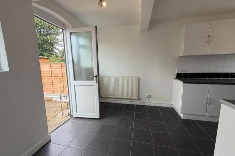Nursery Lane, Kingsthorpe, Northampton NN2 photo 4