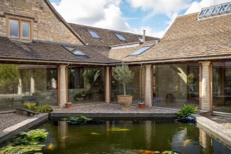 57 - High Barn - GL6 0QA - Web.jpg