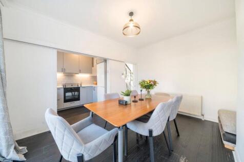 Kitchen/Dining Area
