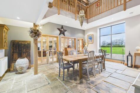 Entrance Hall / Dining Room