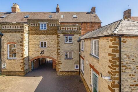 7 White Horse Yard, Towcester (e) (2).jpg