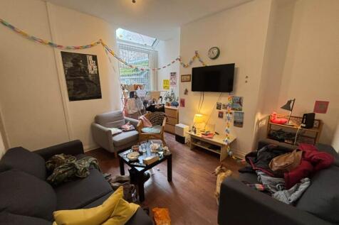 4-bed terraced on Filey Road, Fallowfield, £2,167/mo