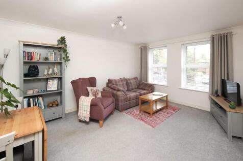 26 Oakfield House CV32-3.jpg