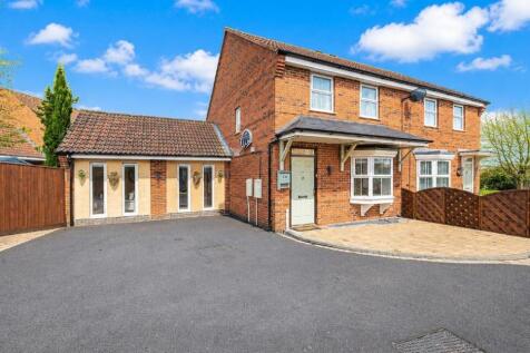 15 Siskin Road - Main photo.JPG