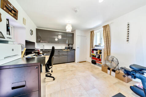 Annexe: Kitchen / Gym