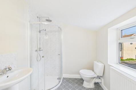 9 - 2 bedroom end-terraced house.jpg