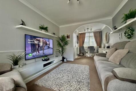 Living room / Dining room: