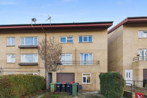 Cleavers Avenue, Conniburrow photo 4