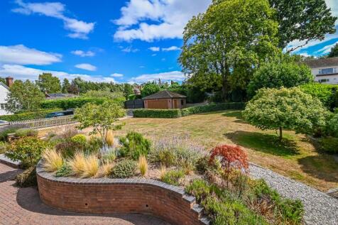 1 Spicers Close-2.jpg