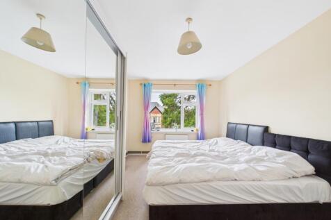 CAM01740G0-PR0469-STILL002