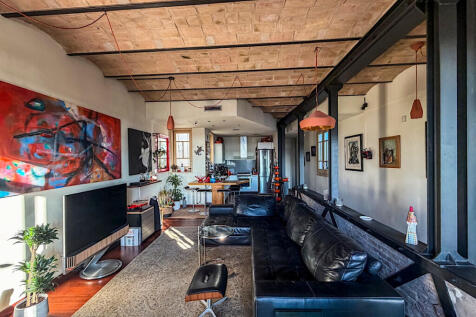 Lounge to Kitchen
