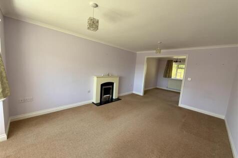Living/Dining Room: