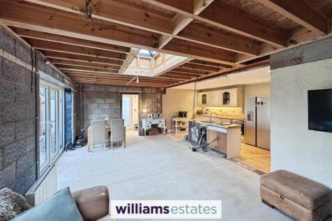 Living Area &amp; Kitchen