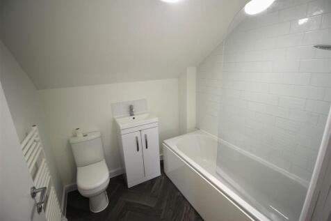 Trafalgar Bathroom.JPG