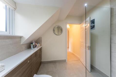 17 Woodham Close-032.jpg