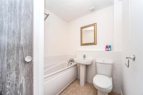 Redwood Grove, Bedford, Bedfordshire, MK42 photo 3
