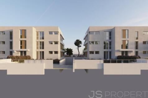 New-Build Ground Floor Apartment on the Seafront in Llenaire