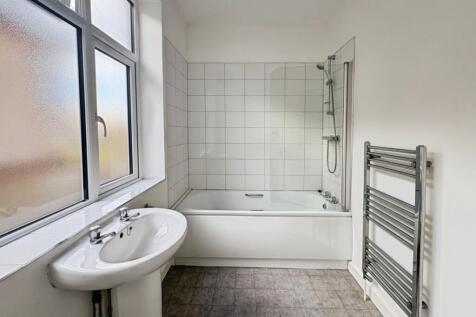 pbox-bathroom-611313.jpg