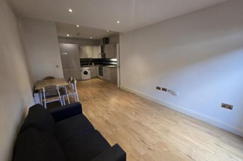 Woburn House, High Street, Addlestone, Surrey photo 3