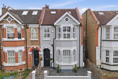 4 Bed, 2 Bathroom Maisonette PLUS Garden Room