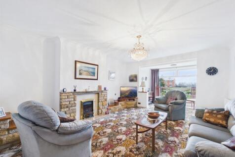 Lounge 1.jpg