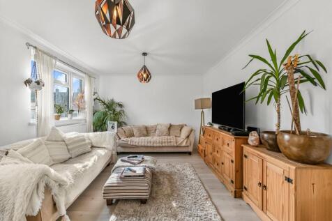 3 bed, 1 bath Maisonette in London - Photo 6