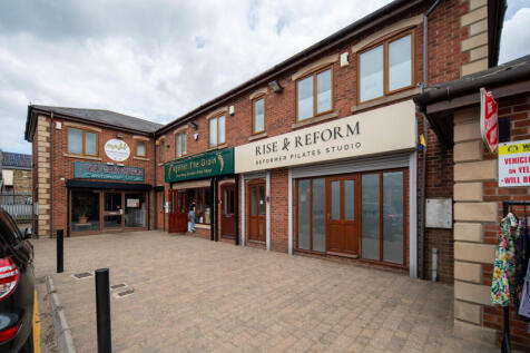 Retail Property (out of town) to rent Image 6