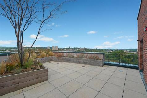 Roof Terrace / Balcony:
