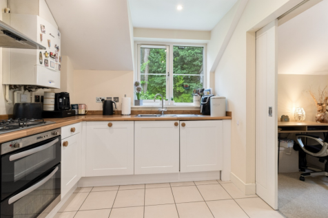 Nightingale Court, Jenny Lind Grove, Malvern, Worcestershire photo 3