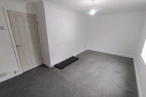 Knaton Road, Carlton-in-Lindrick, Worksop, S81 photo 4