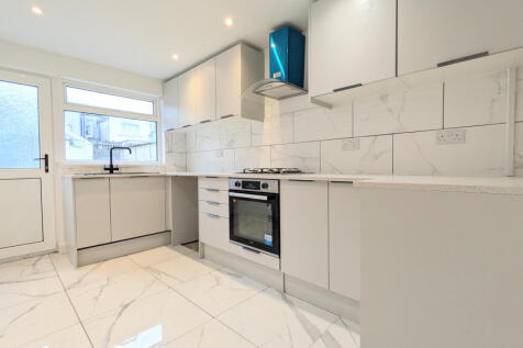 PXL_20251015_090005649.MP~2