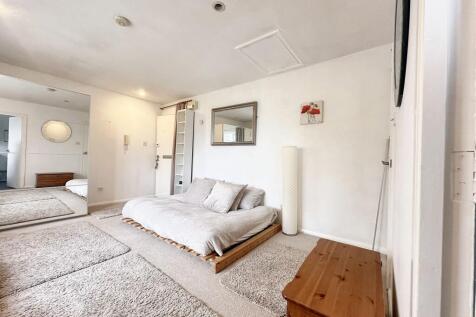 Studio Room