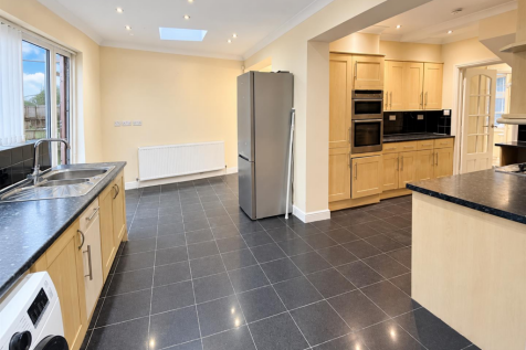 Teignmouth Close, Edgware photo 5