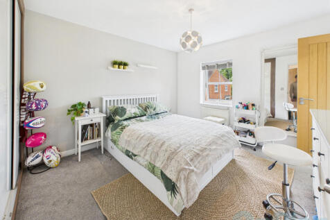 CAM04024G0-PR0029-STILL001