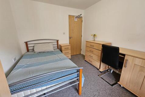 Flat 5 Room1 B.jpg