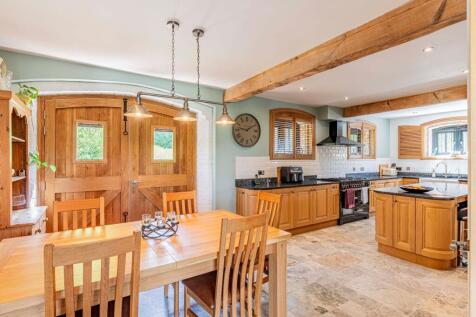 Kitchen/Dining Room (5)