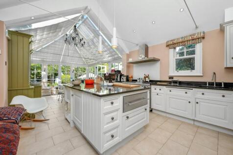 Kitchen/B'fast Room