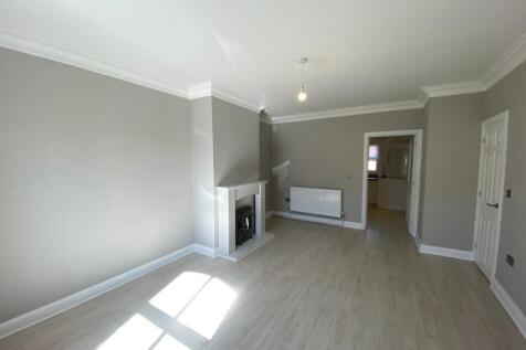 To Let - Kingswood Park, Birkdale, PR8 - Three Bed Mews House photo 4