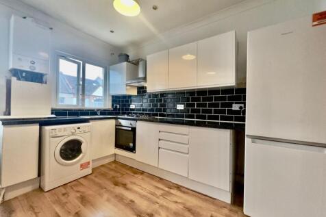 4 BEDROOM FLAT TO LET IN TOOTING