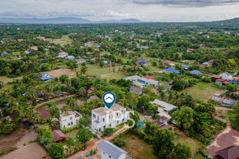 8 Bedroom Villa For Sale - Kampot Province