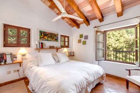 Beautiful double bedroom