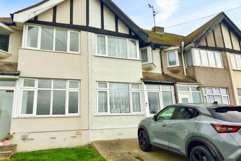 3-bed terraced on Walton Road, Walton On The Naze, £1,200/mo