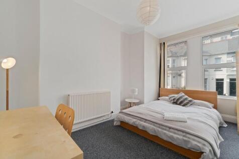 46 Ashford Bedroom 3.jpg