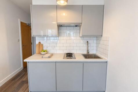 59A Kingston Road, Leatherhead, KT22 7SL photo 4