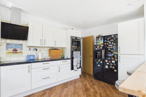 CAM01354G0-PR0493-STILL016