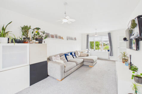 CAM04968G0-PR0170-STILL004