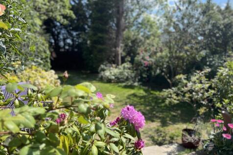 Presented by Clinton at EweMove Bexleyheath and Da